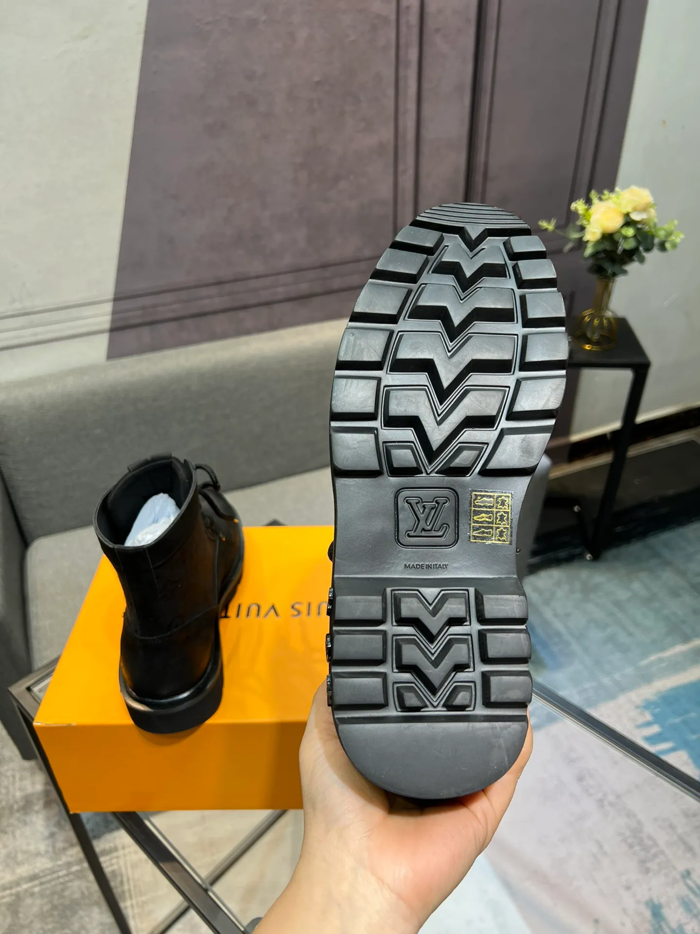 Men's shoes 💰920 L Home - the latest LV men's business casual boots, luxury and nobility are a must. They are all made of imported original first-layer cowhide, just to create a more comfortable wearing experience. ➕Top imported water-dyed full cow lining, original high wear-resistant outsole! 👏👏 Size: Male 39-44; (38 45 46 customized)